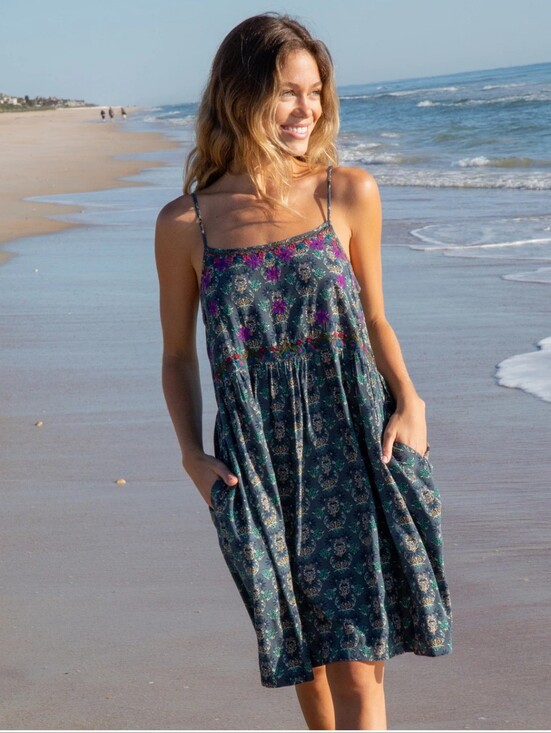 NATURAL LIFE Dresses & Skirts - NATURAL LIFE Sara Embroidered Dress Dark Teal Medallion Size Medium Pockets